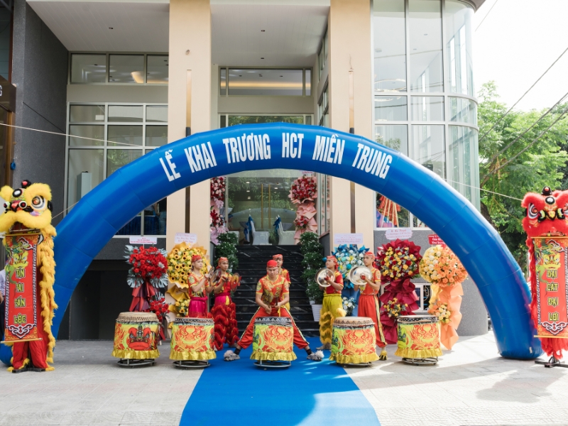 Không khí sôi động tại lễ khai trương Không khí sôi động tại lễ khai trương