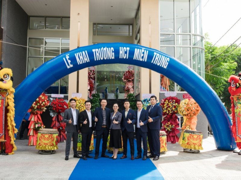 Đại diện ban lãnh đạo HCT Đại diện ban lãnh đạo HCT