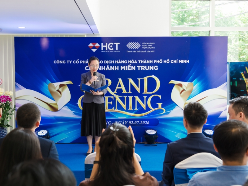 Giám đốc chi nhánh HCT miền Trung phát biểu Giám đốc chi nhánh HCT miền Trung phát biểu